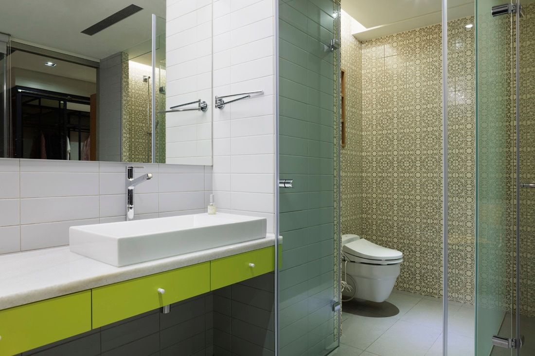 明亮簡潔的主臥衛浴空間 直方設計有限公司 臥室