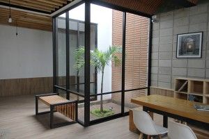 Casa Jardín, Apaloosa Estudio de Arquitectura y Diseño Apaloosa Estudio de Arquitectura y Diseño Skylight Komposit Kayu-Plastik