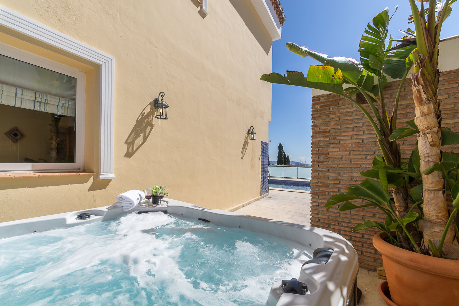 Bañera de hidromasaje Home & Haus | Home Staging & Fotografía Piletas mediterráneas