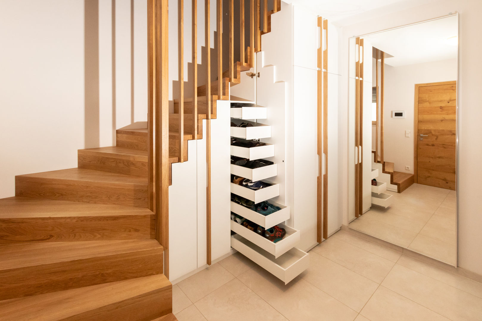 Faltwerktreppe mit integriertem Schrank, Holzmanufaktur Ballert e.K. Holzmanufaktur Ballert e.K. บันได ไม้ Wood effect