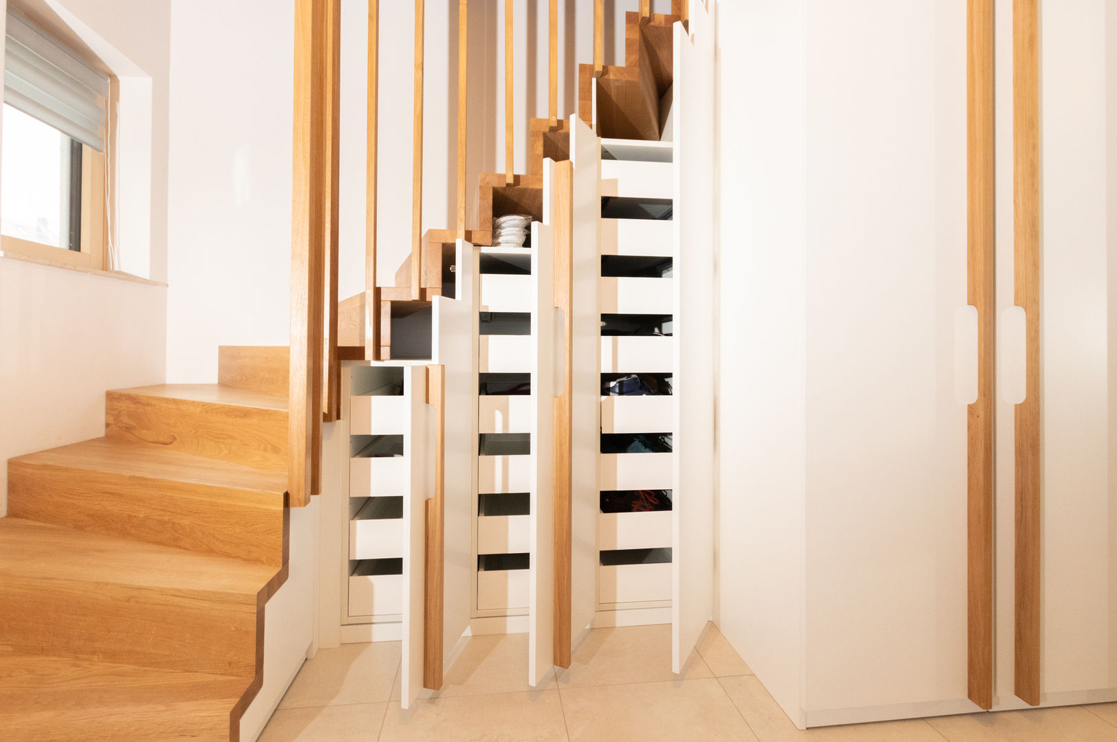 Faltwerktreppe mit integriertem Schrank, Holzmanufaktur Ballert e.K. Holzmanufaktur Ballert e.K. Stairs Wood Wood effect