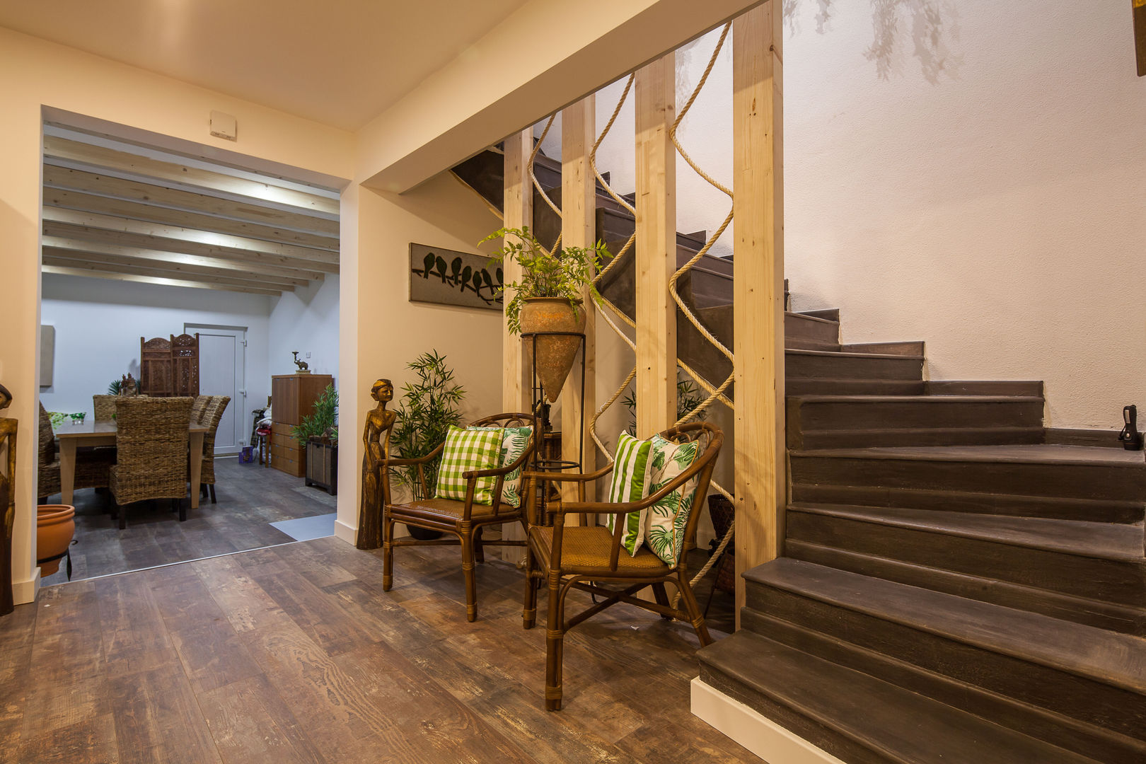 Demolição de Apartamento em Cascais, Atelier d'Maison Atelier d'Maison Rustic style corridor, hallway & stairs