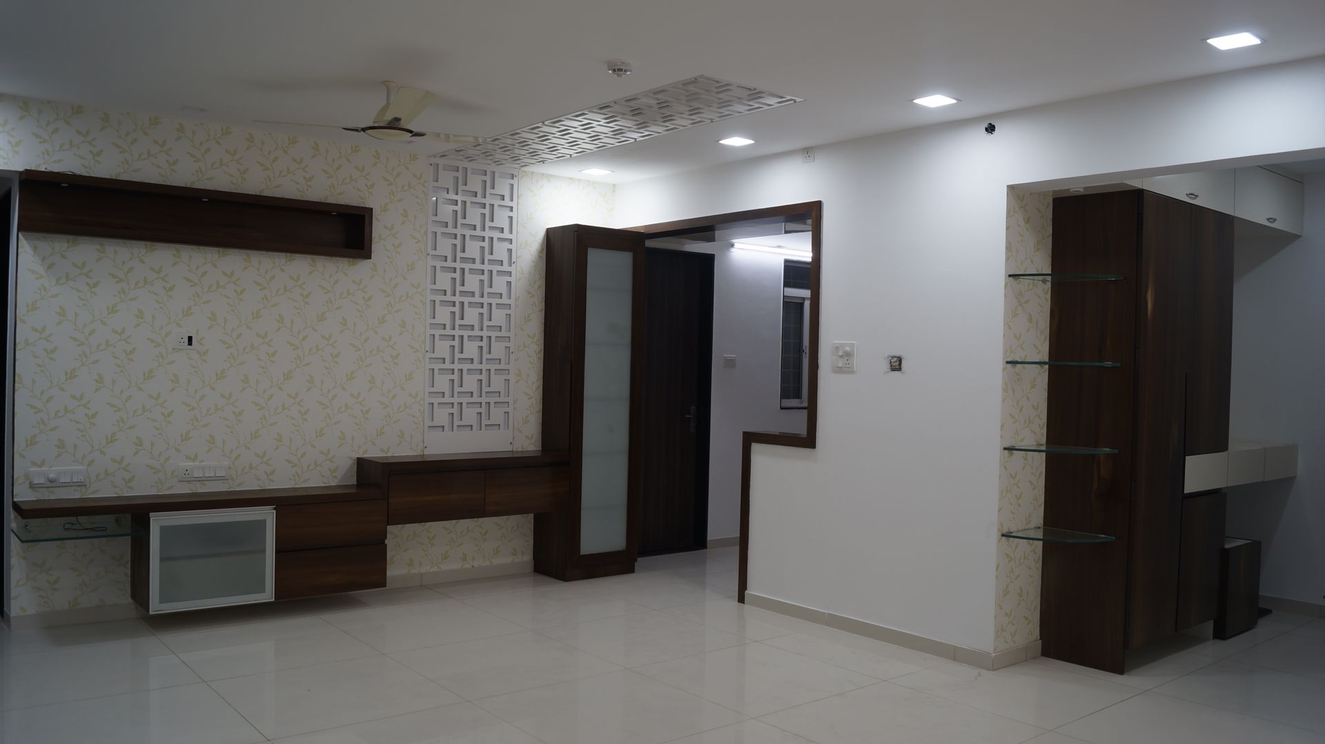 3 BHK Apartment 24 K SERENO BANER PUNE, decorMyPlace decorMyPlace Phòng khách phong cách châu Á