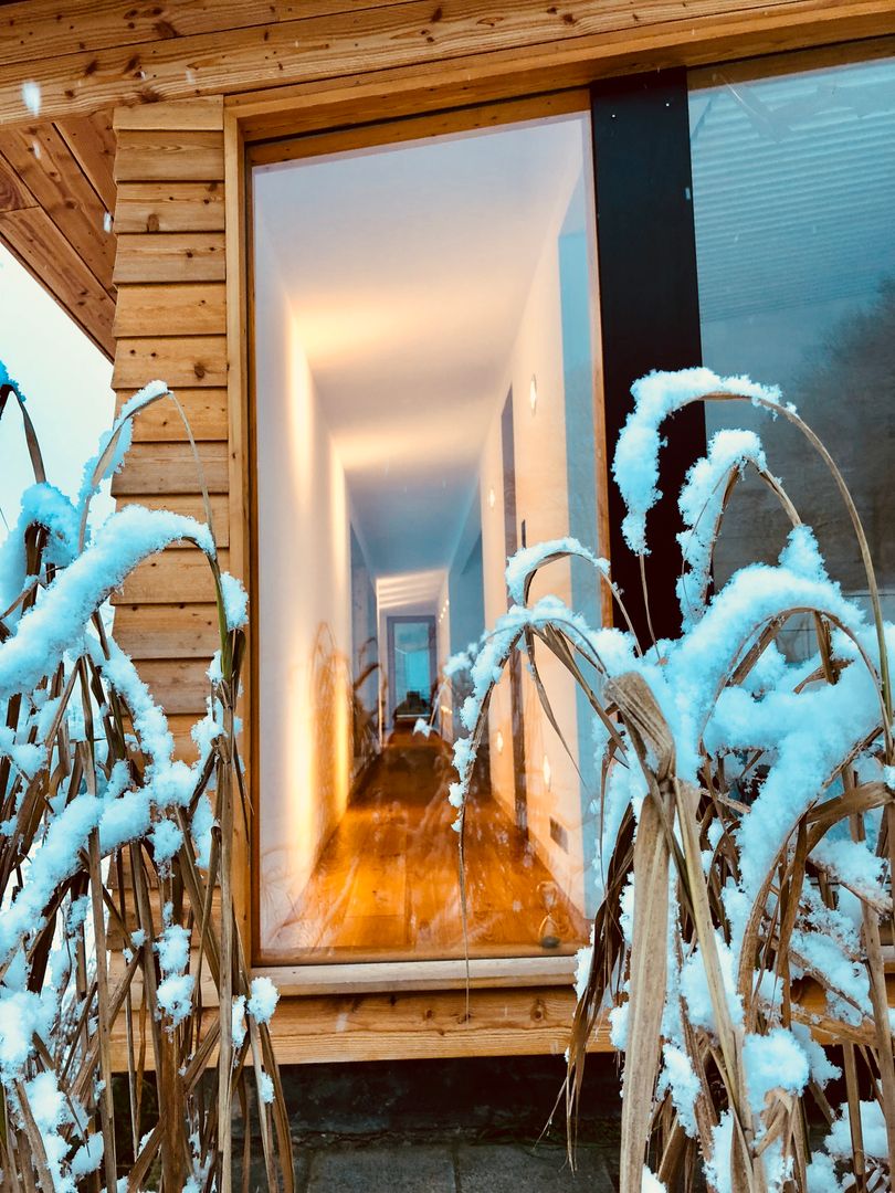 Hideaway, Karl Kaffenberger Architektur | Einrichtung Karl Kaffenberger Architektur | Einrichtung Modern corridor, hallway & stairs Wood Wood effect