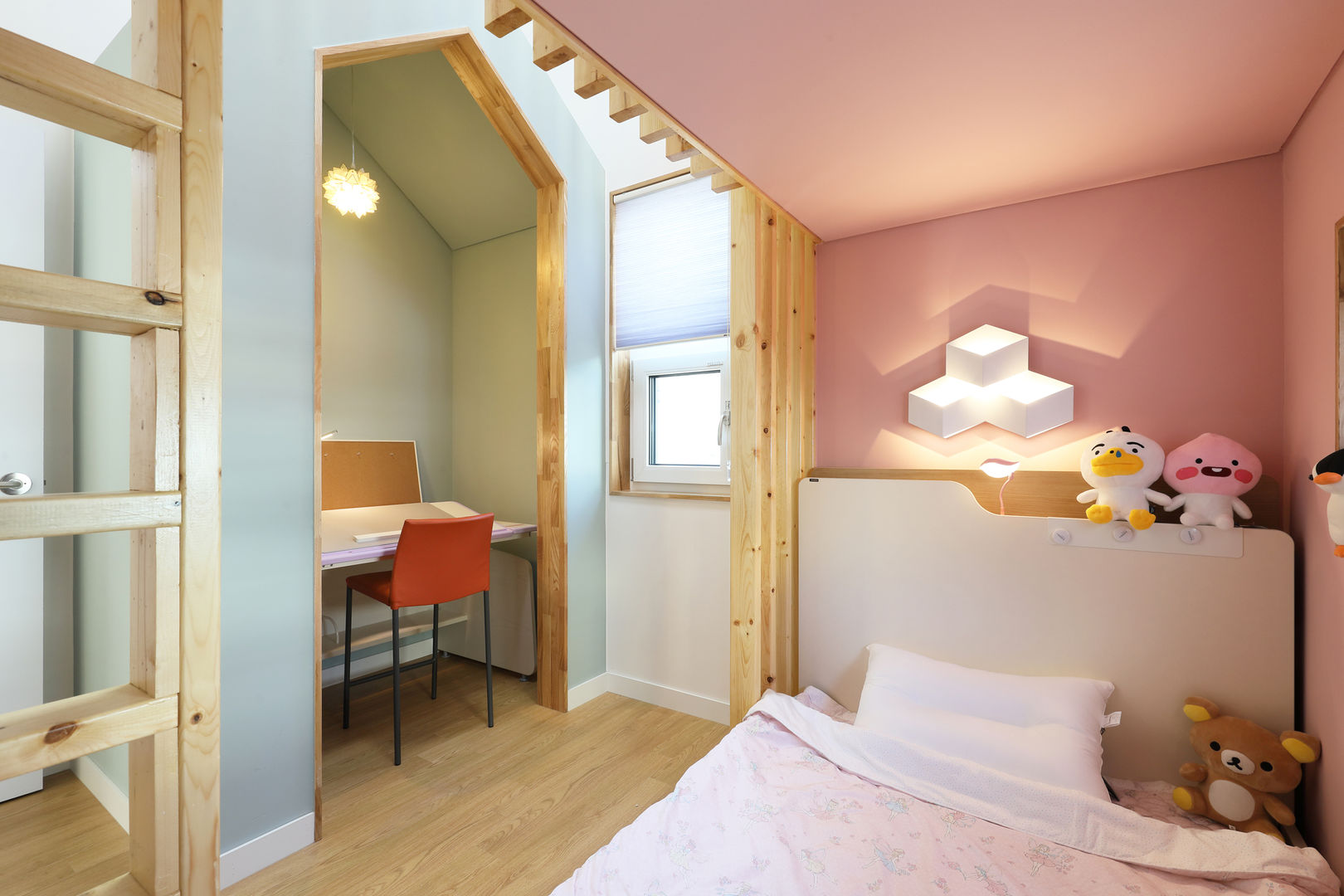 좁은땅을 디자인으로 극복한 용인주택, 주택설계전문 디자인그룹 홈스타일토토 주택설계전문 디자인그룹 홈스타일토토 Girls Bedroom لکڑی Wood effect