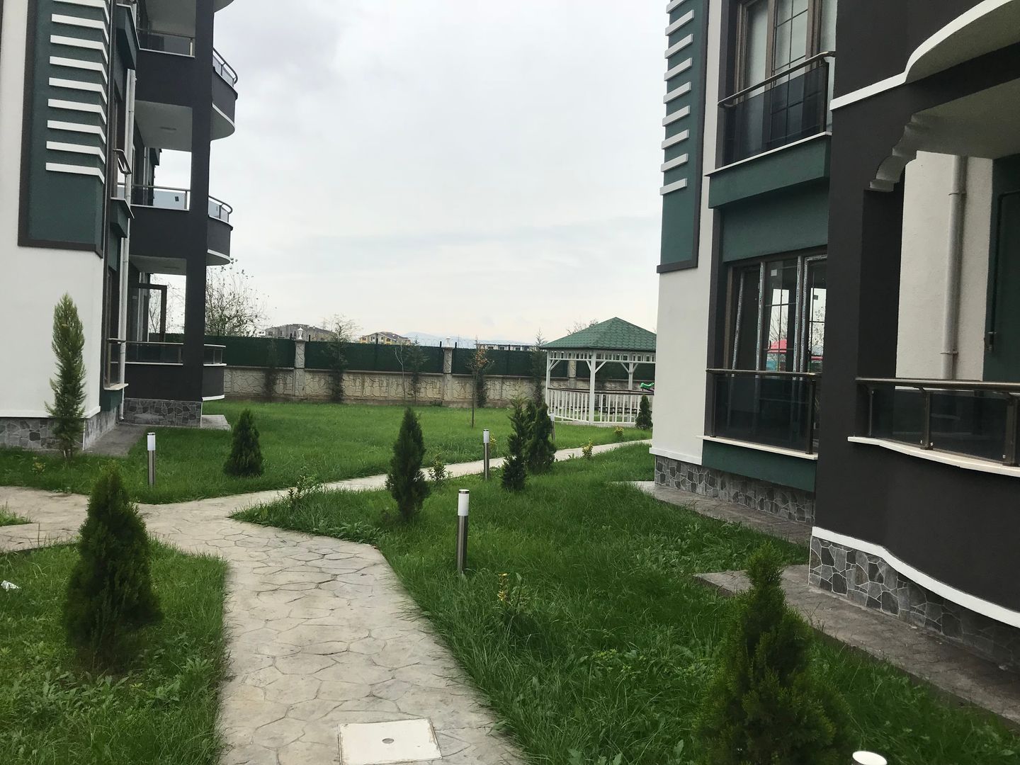 ÖZ MİROĞLU CENTER PARK EVLERİ, Halif Yapı Halif Yapı Casas geminadas