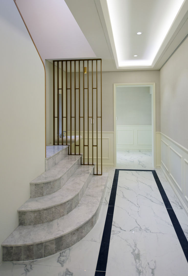 homify Modern Corridor, Hallway and Staircase