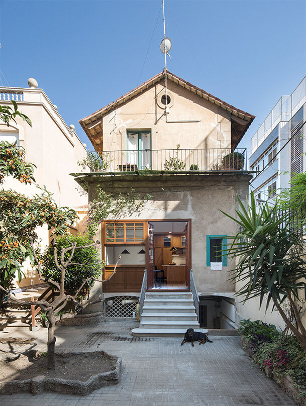 Reforma y renovación de una casa muy pequeña unifamiliar en Barcelona, Ofici: arquitectura Ofici: arquitectura บ้านเดี่ยว หิน