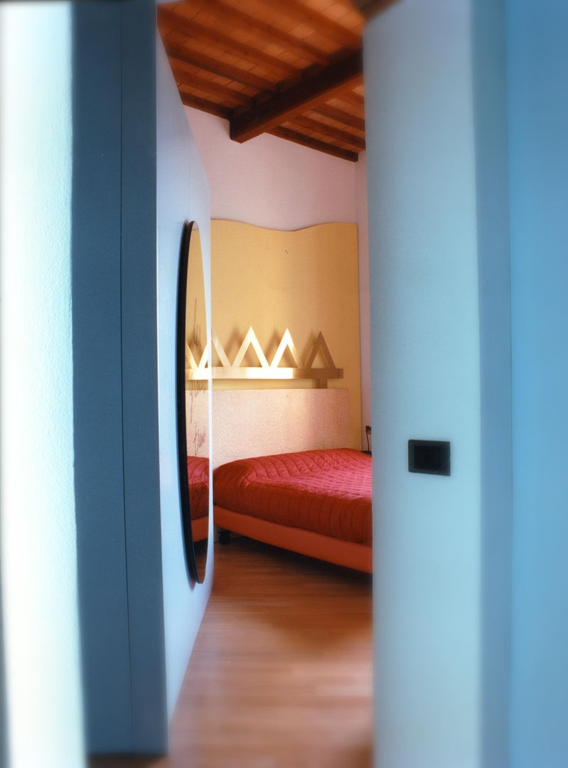 Ristrutturazione in centro storico, Studio Galantini Studio Galantini Modern style bedroom