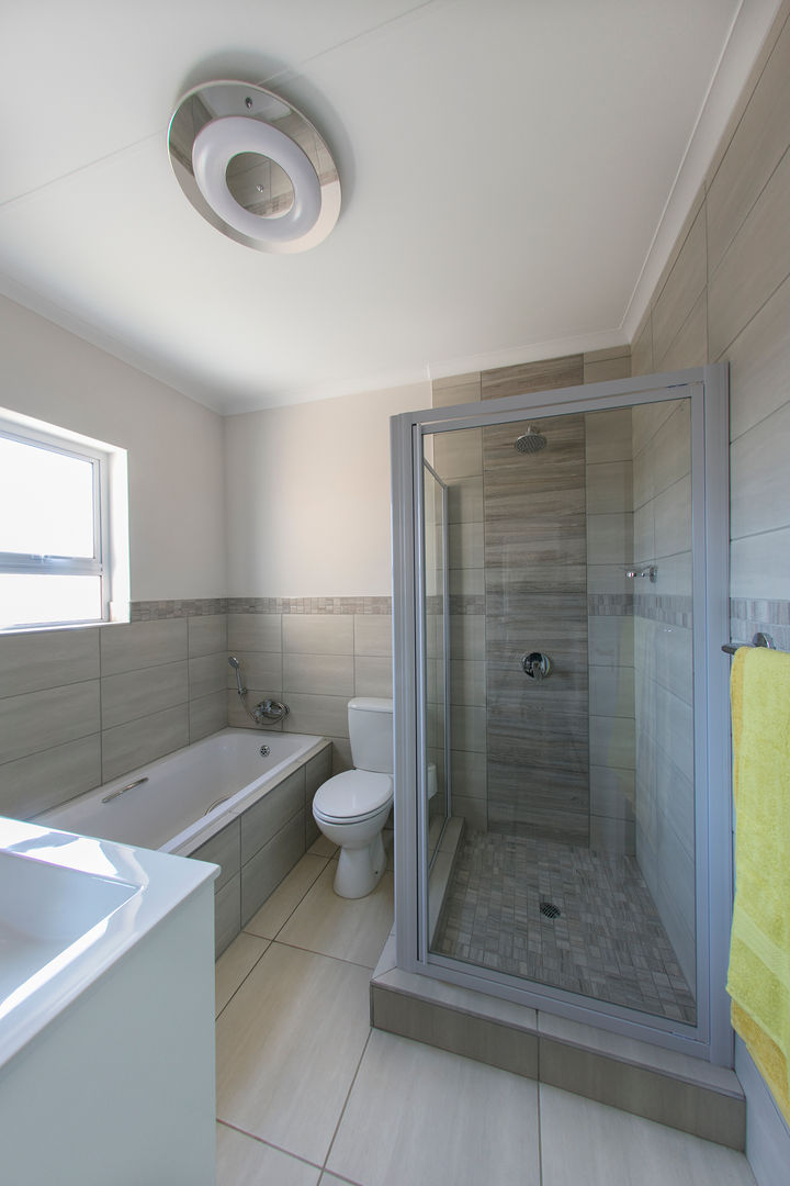 Johannesburg Show House - Low Budget Interior, Spegash Interiors Spegash Interiors Bagno moderno