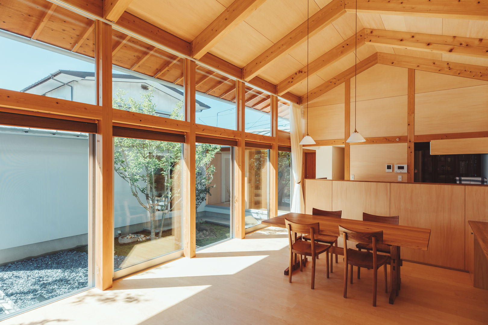 倉のある家, 稲山貴則 建築設計事務所 稲山貴則 建築設計事務所 Asian style dining room Wood Wood effect