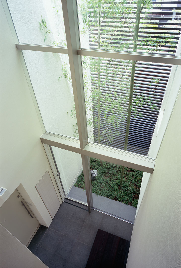 homify Modern Corridor, Hallway and Staircase