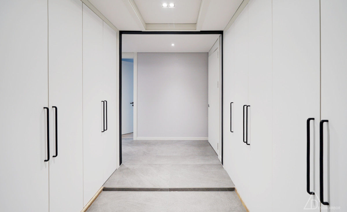 비오는 날이 잘 어울리는 차분한 그레이 인테리어, 디자인 아버 디자인 아버 Modern corridor, hallway & stairs