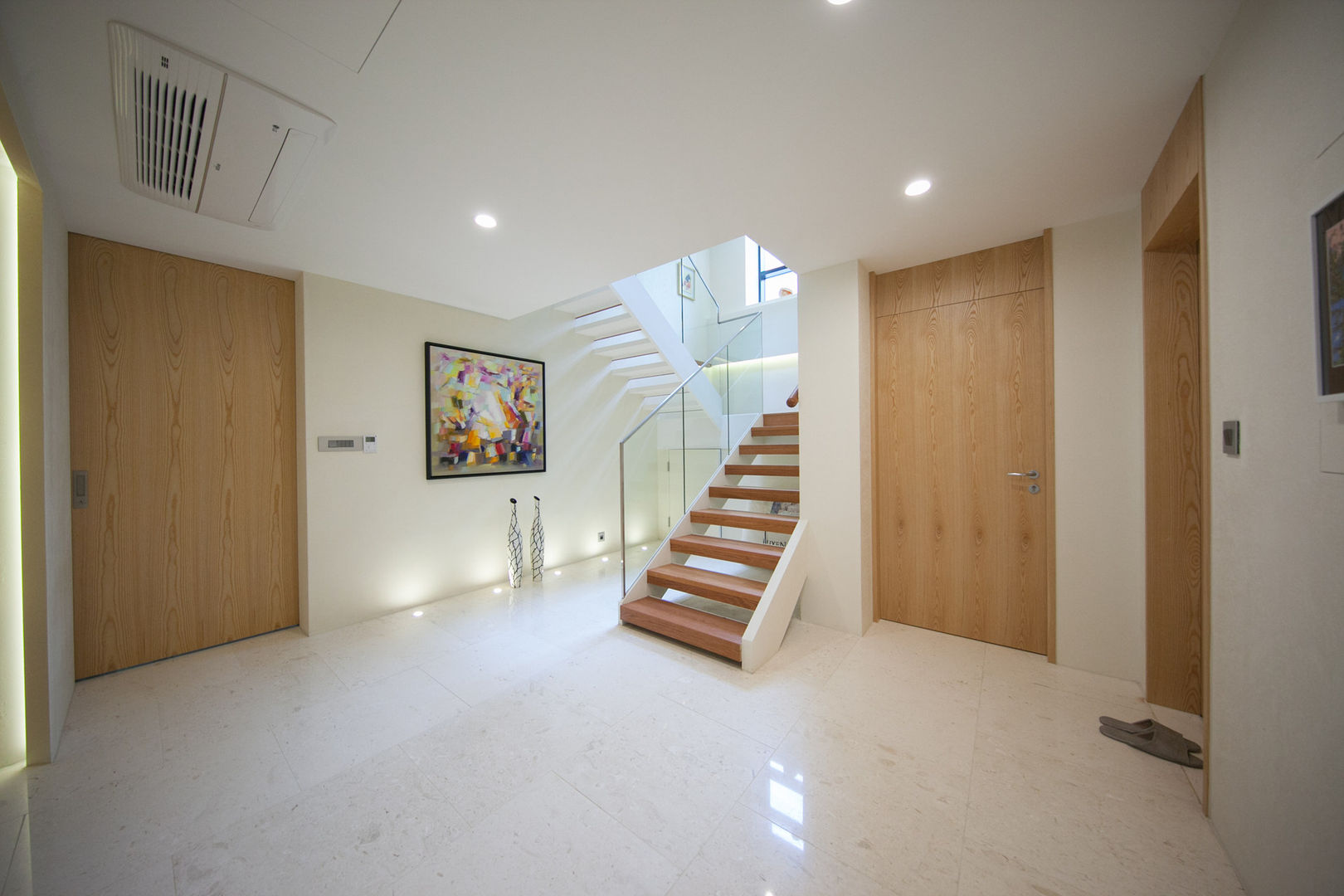 자곡동 J씨 하우스, designforn designforn モダンスタイルの 玄関&廊下&階段 大理石