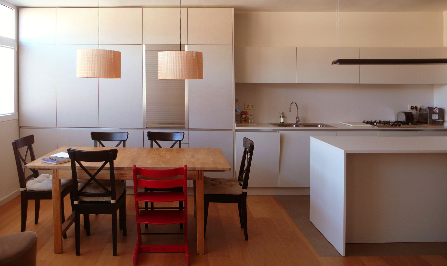 Cocina integrada en el salón Pilar Cocinas equipadas Madera Acabado en madera