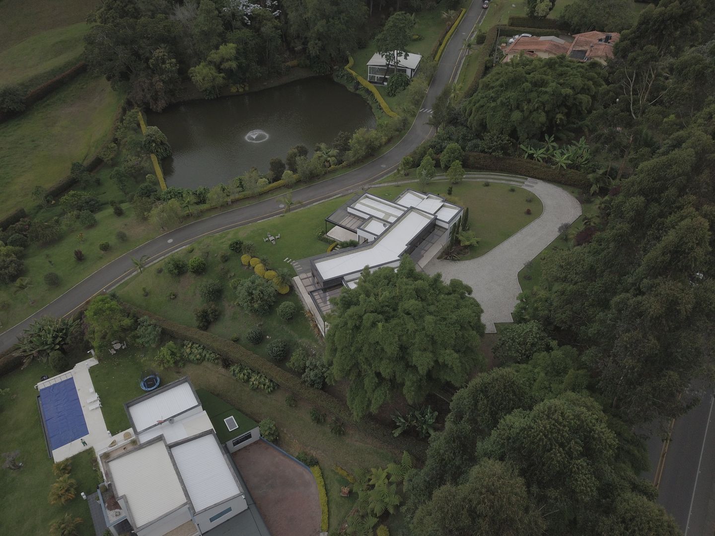 Casa Piloto. Andrés Hincapíe Arquitectos, Hincapie Idarraga Estudio Hincapie Idarraga Estudio Country house سلیٹ