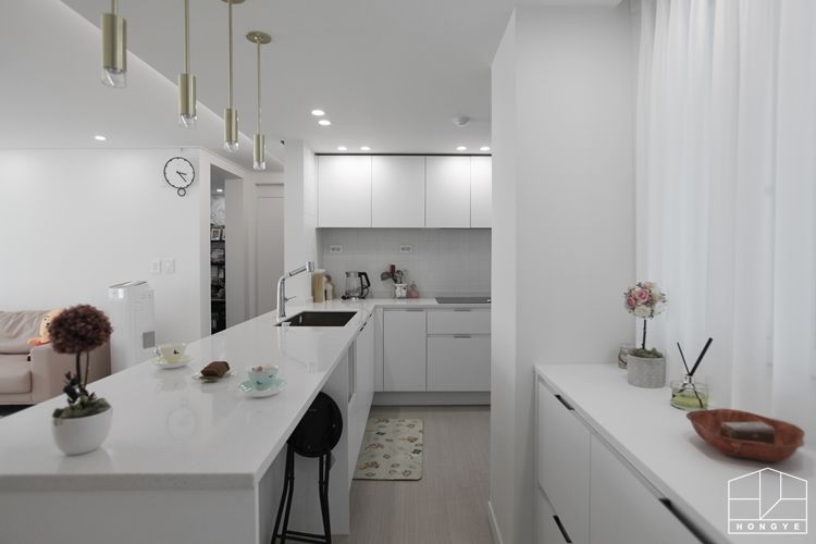 작업실과 홈카페가 있는 집, 동탄시범다은마을 월드메르디앙 반도유보라 24py _ 이사 후, 홍예디자인 홍예디자인 Cozinhas minimalistas