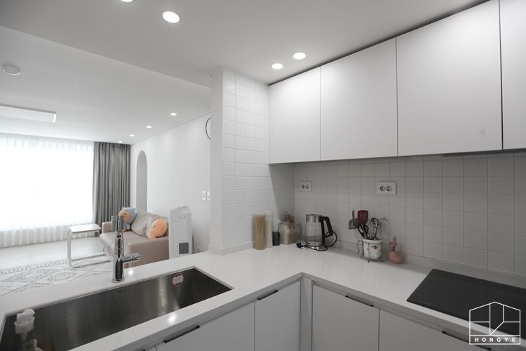 작업실과 홈카페가 있는 집, 동탄시범다은마을 월드메르디앙 반도유보라 24py _ 이사 후, 홍예디자인 홍예디자인 Cozinhas minimalistas