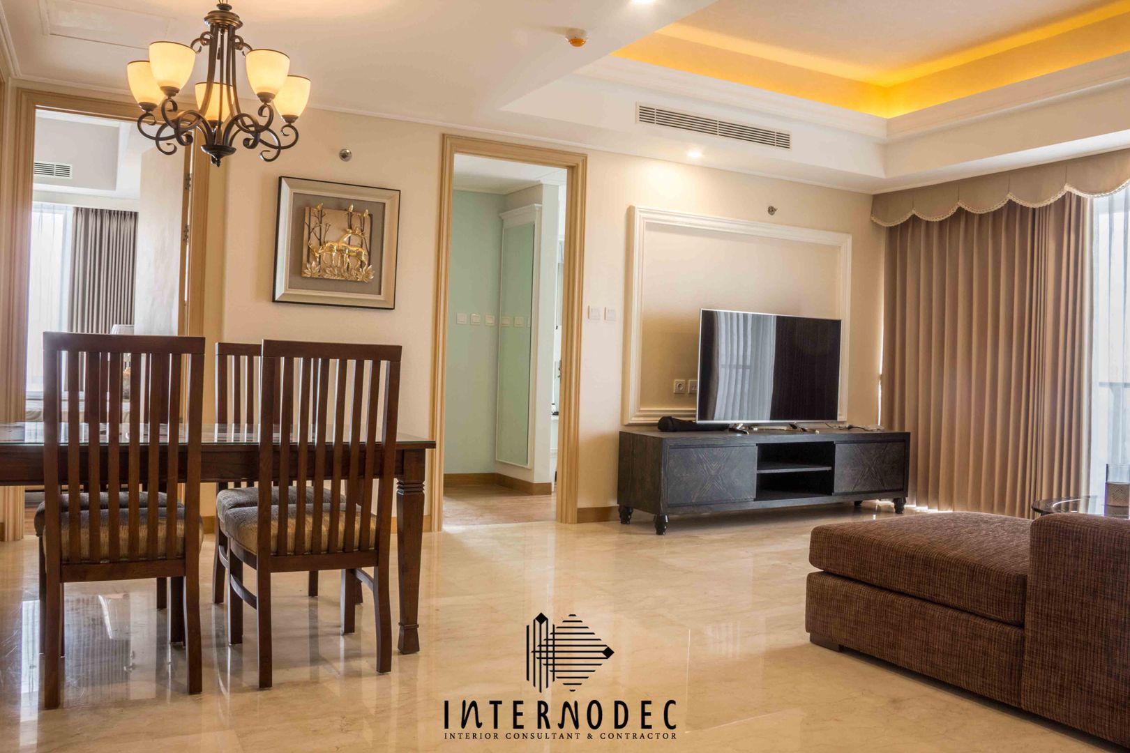 Classic & Luxurious Apartment Mrs. CS, Internodec Internodec غرفة السفرة