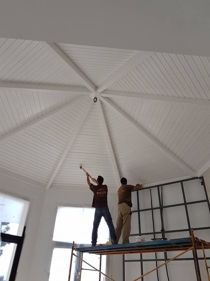 CUBIERTA INTERIOR DE SALÓN ESTRUCTURAS DE MADERAS RIGÓN, S.L. Salas de estilo rústico Madera Acabado en madera