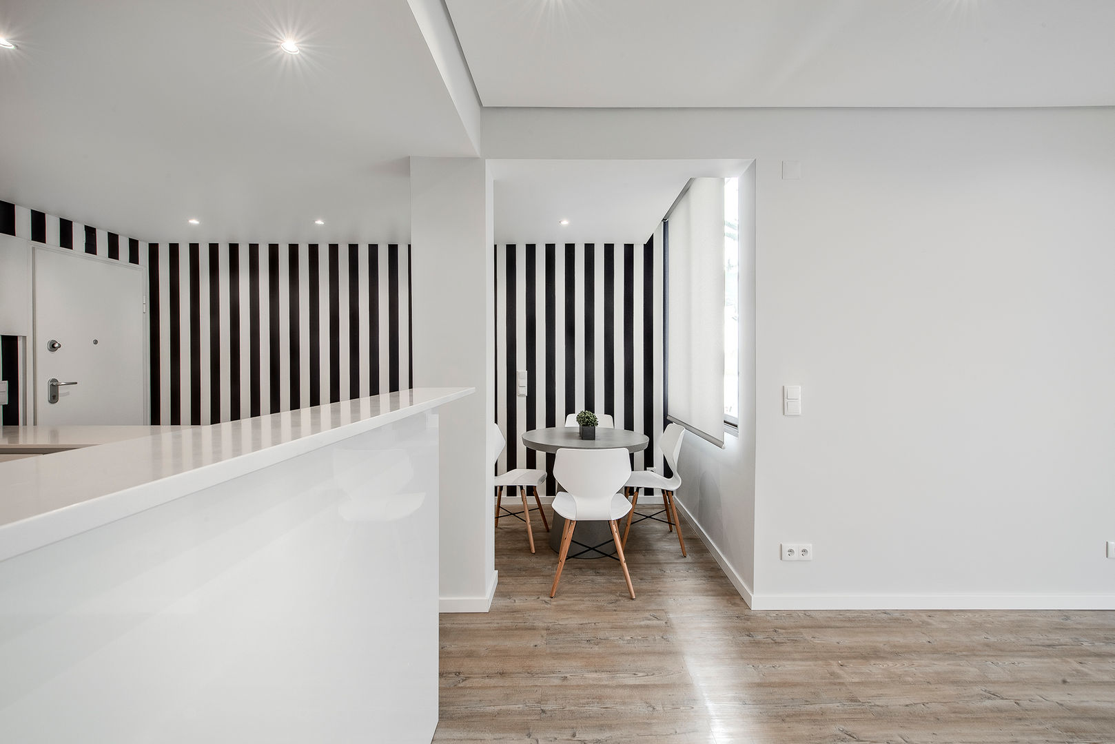 Remodelação de Apartamento em Cascais, ARQ1to1 - Arquitectura, Interiores e Decoração ARQ1to1 - Arquitectura, Interiores e Decoração غرفة السفرة