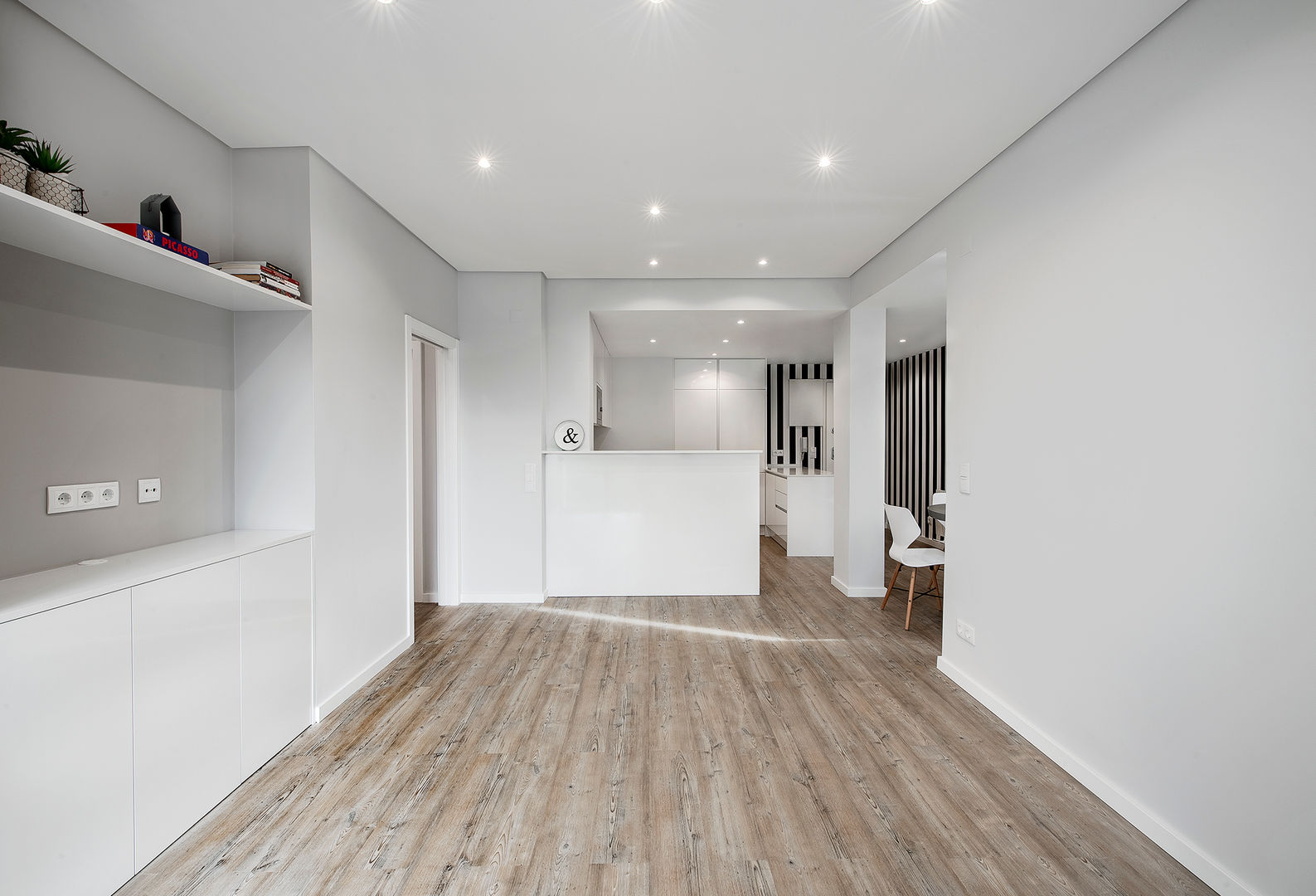 Remodelação de Apartamento em Cascais, ARQ1to1 - Arquitectura, Interiores e Decoração ARQ1to1 - Arquitectura, Interiores e Decoração ห้องนั่งเล่น