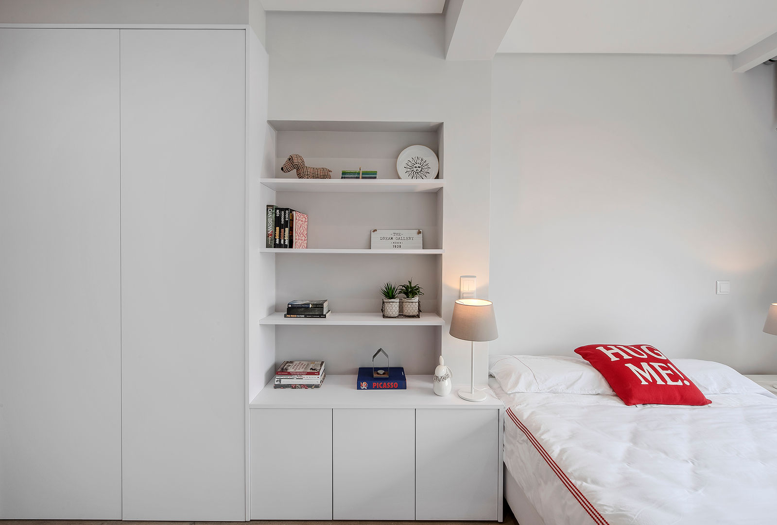 Remodelação de Apartamento em Cascais, ARQ1to1 - Arquitectura, Interiores e Decoração ARQ1to1 - Arquitectura, Interiores e Decoração Dormitorios modernos: Ideas, imágenes y decoración Placares y cómodas