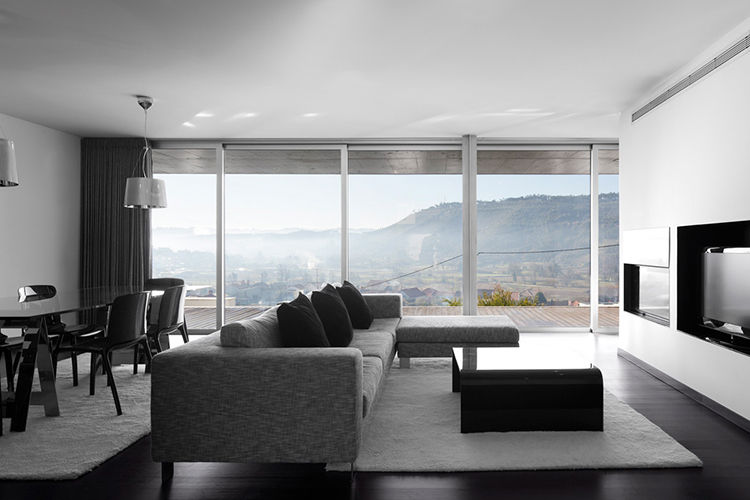 Projecto Xieira I, A2+ ARQUITECTOS A2+ ARQUITECTOS Modern living room