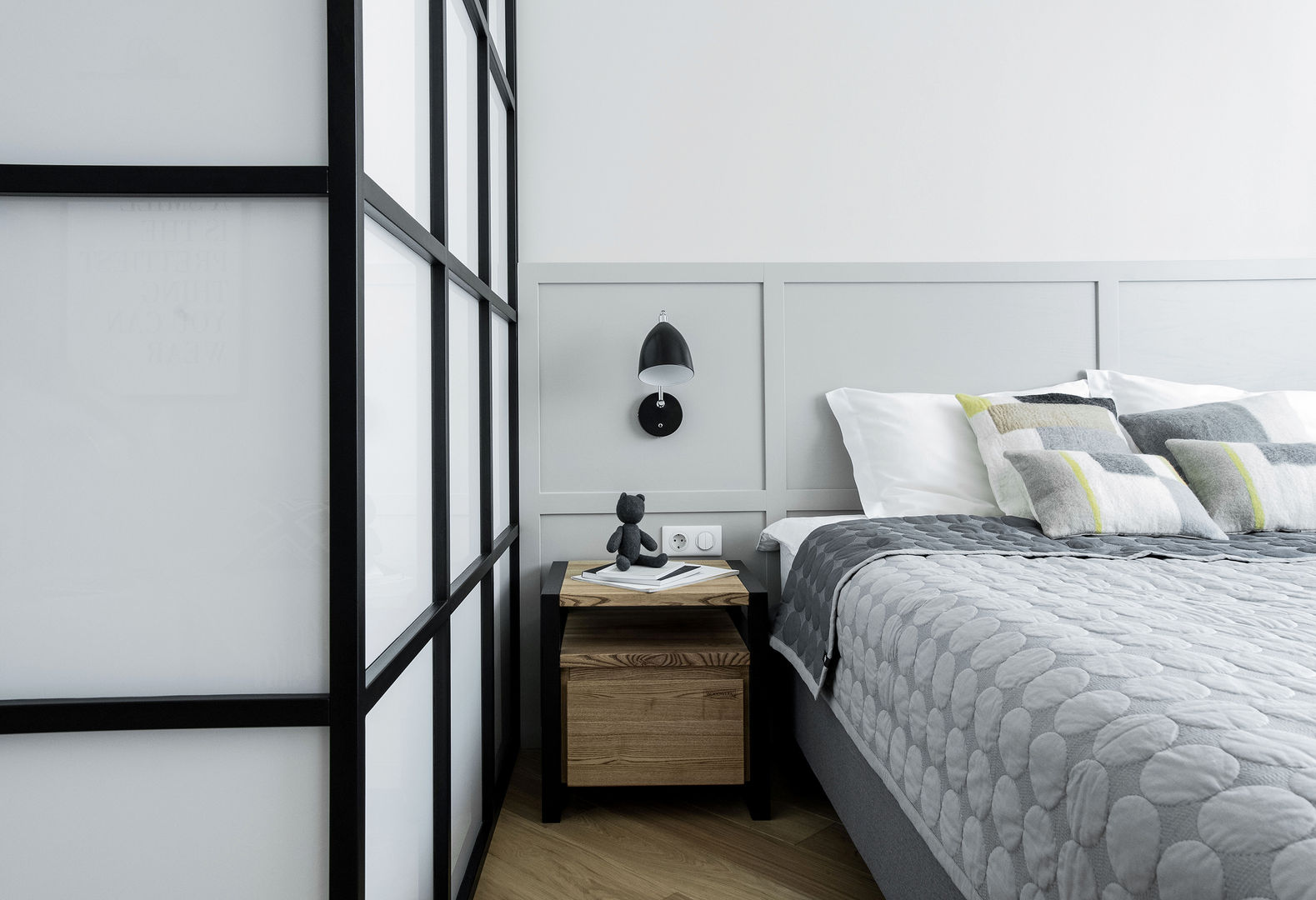 The Sun Gate Apartment, Bohostudio Bohostudio Modern style bedroom