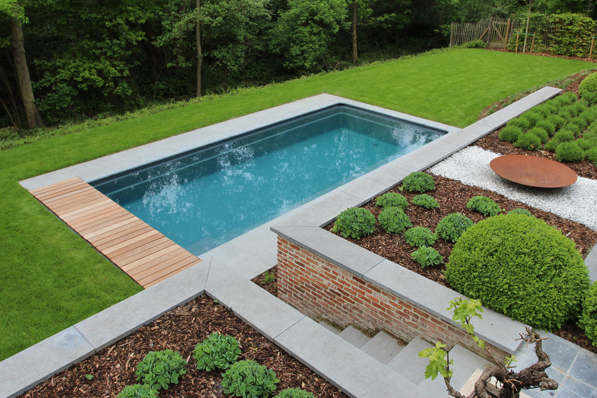 homify Giardino con piscina