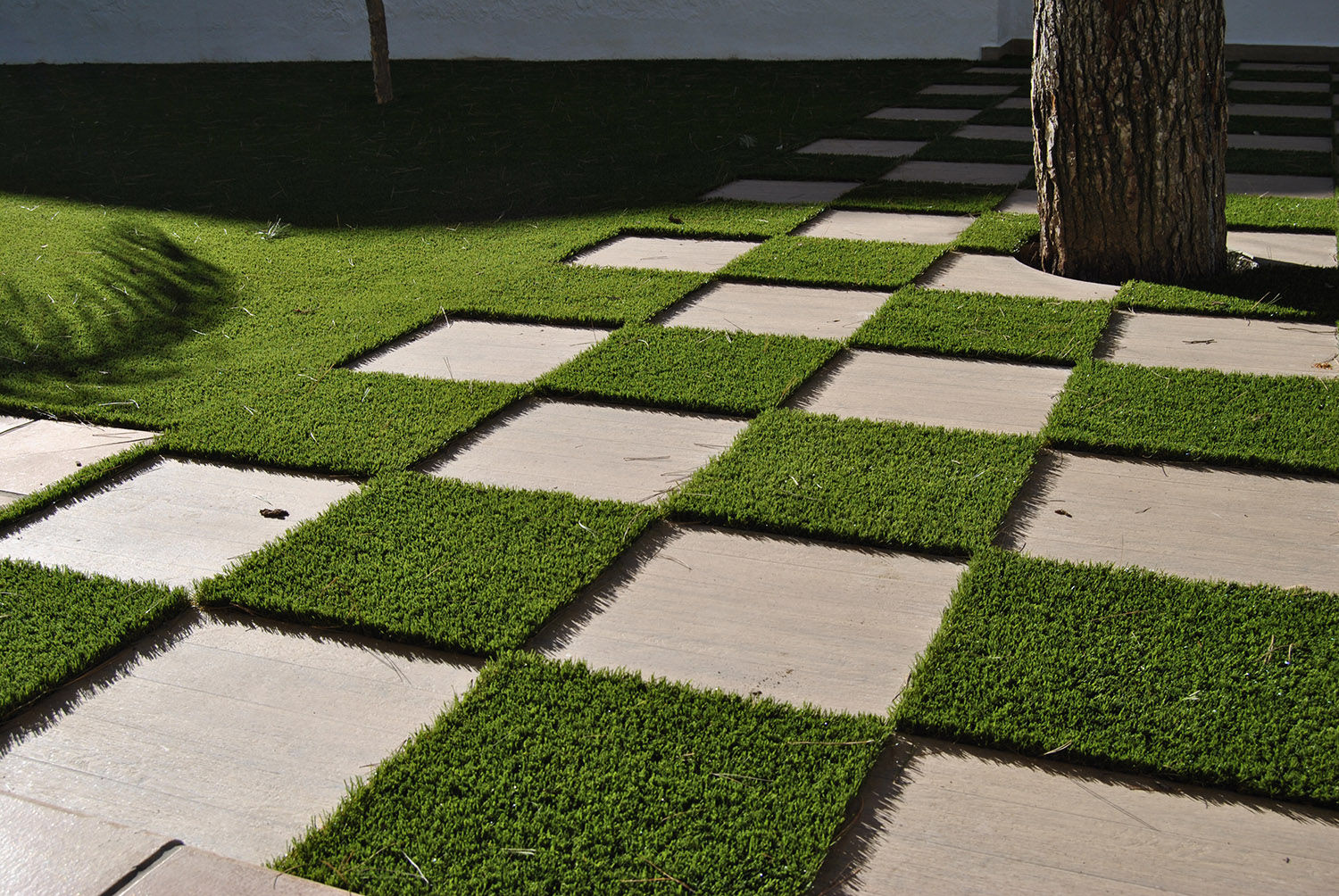 Instalación de césped artificial de calidad en Madrid, Albergrass césped tecnológico Albergrass césped tecnológico Rustic style garden