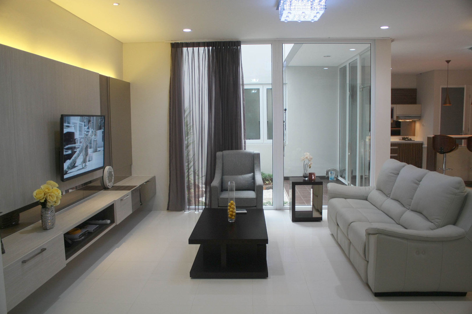 Rumah Raffles Hills Cibubur, Exxo interior Exxo interior Salones modernos