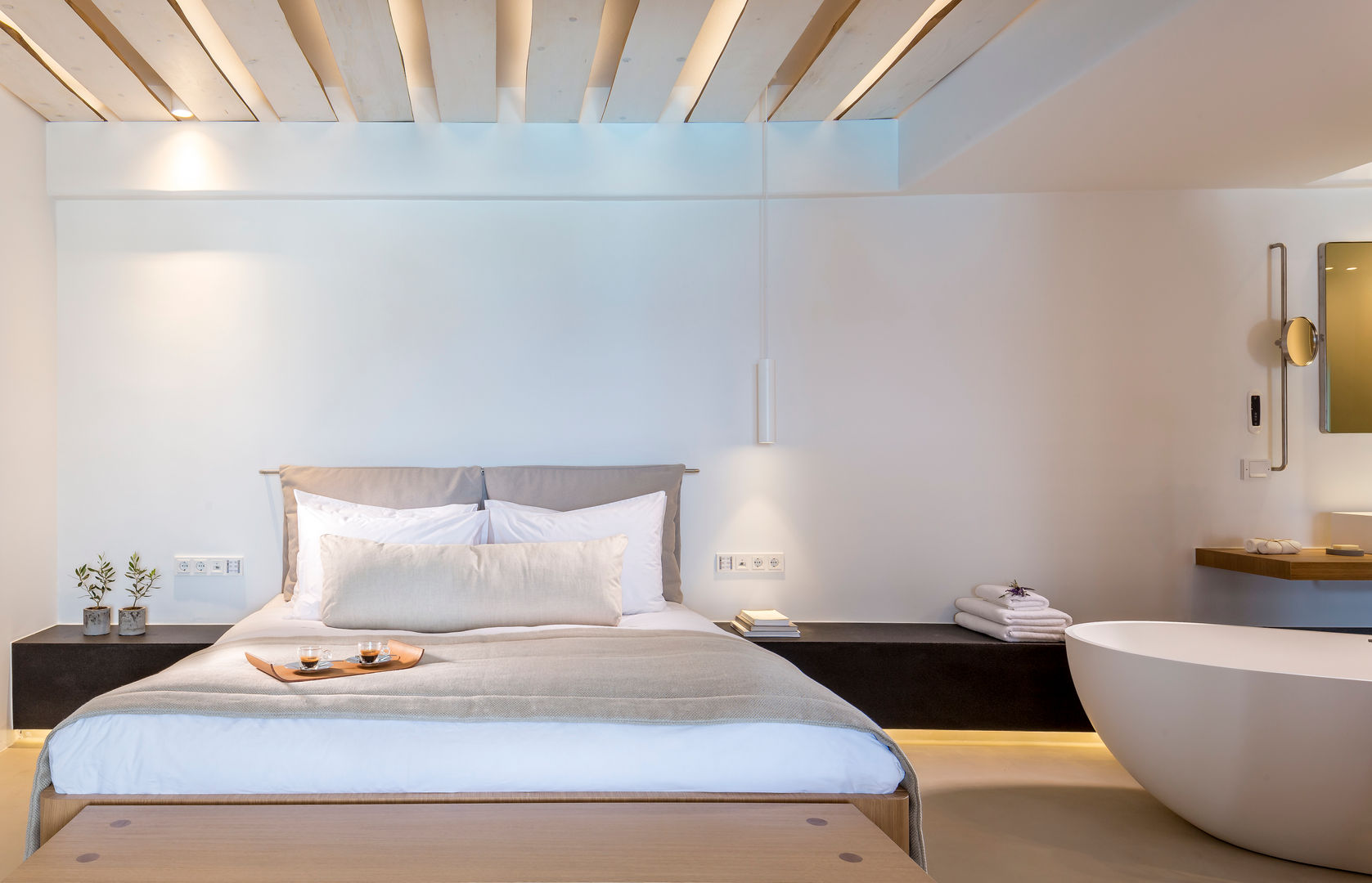 Bill & Coo Suites and Lounge Boutique Hotel auf Mykonos - Sonnenuntergang inklusive, Gira, Giersiepen GmbH & Co. KG Gira, Giersiepen GmbH & Co. KG Modern Bedroom