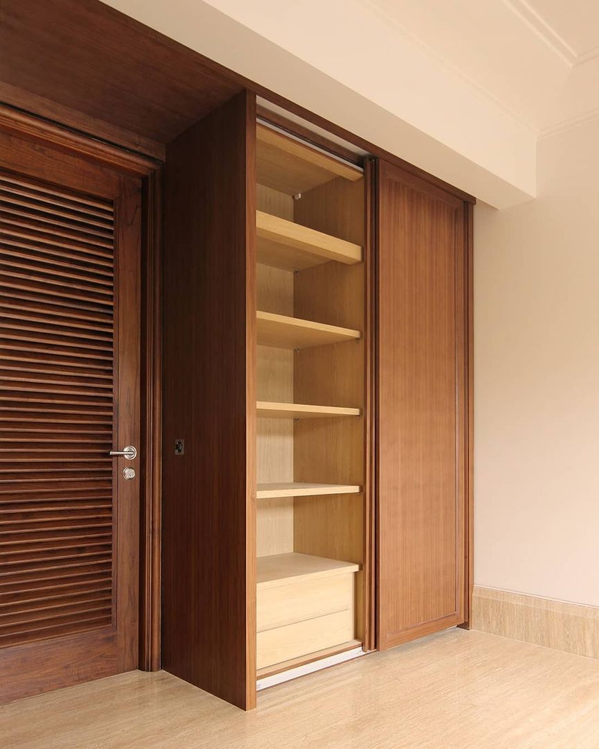 Lemari Pakaian, ARF interior ARF interior Minimalist bedroom Wardrobes & closets