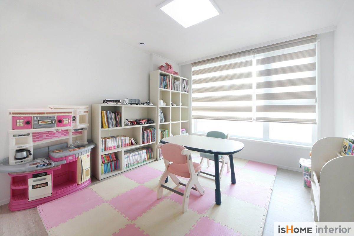 40평대 인천 아파트 감각적인 홈스타일링, 이즈홈 이즈홈 Cuartos infantiles de estilo minimalista