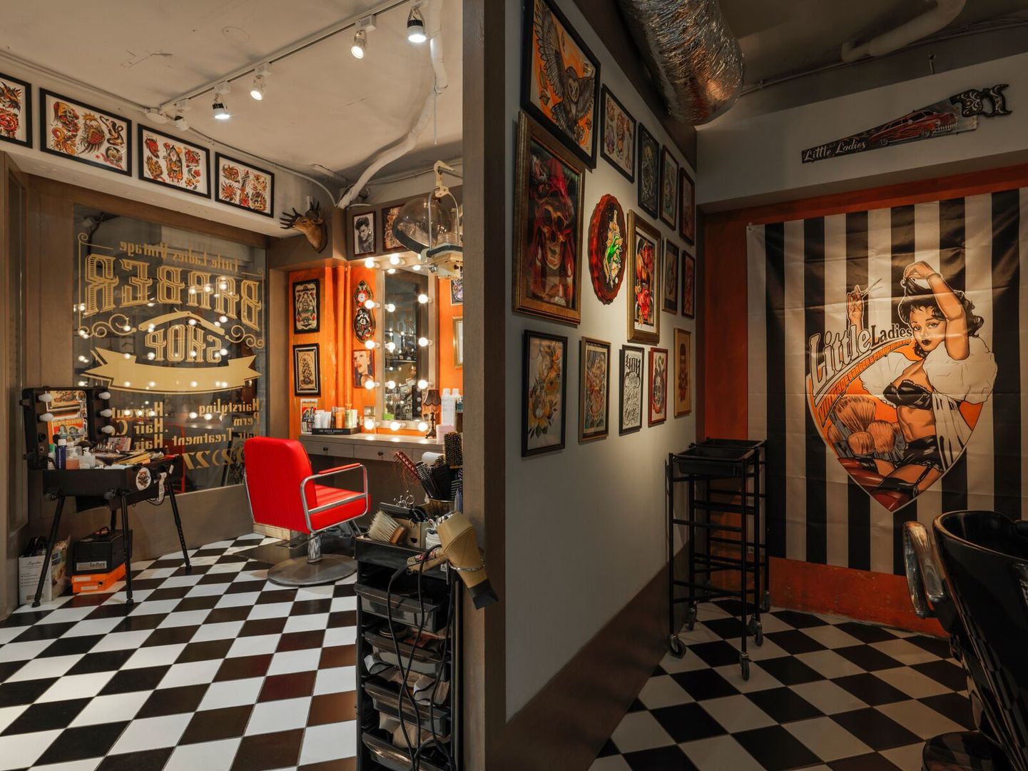 結合前衛刺青店與美式復古髮廊的地下空間, On Designlab.ltd On Designlab.ltd 상업공간 사무실 공간 & 가게