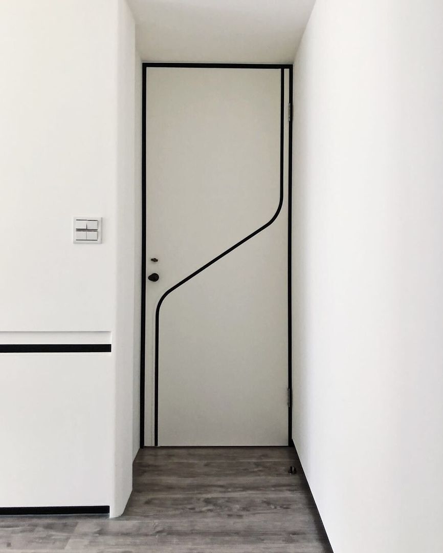 圓弧修邊與流線型的新莊住宅, On Designlab.ltd On Designlab.ltd Portas interiores