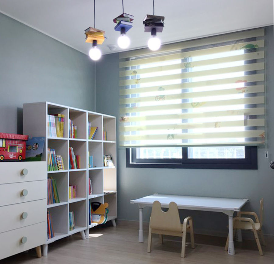 아이방을 위한 스노우책상 , 토끼네집 토끼네집 Quarto infantil moderno Escrivaninha e cadeiras