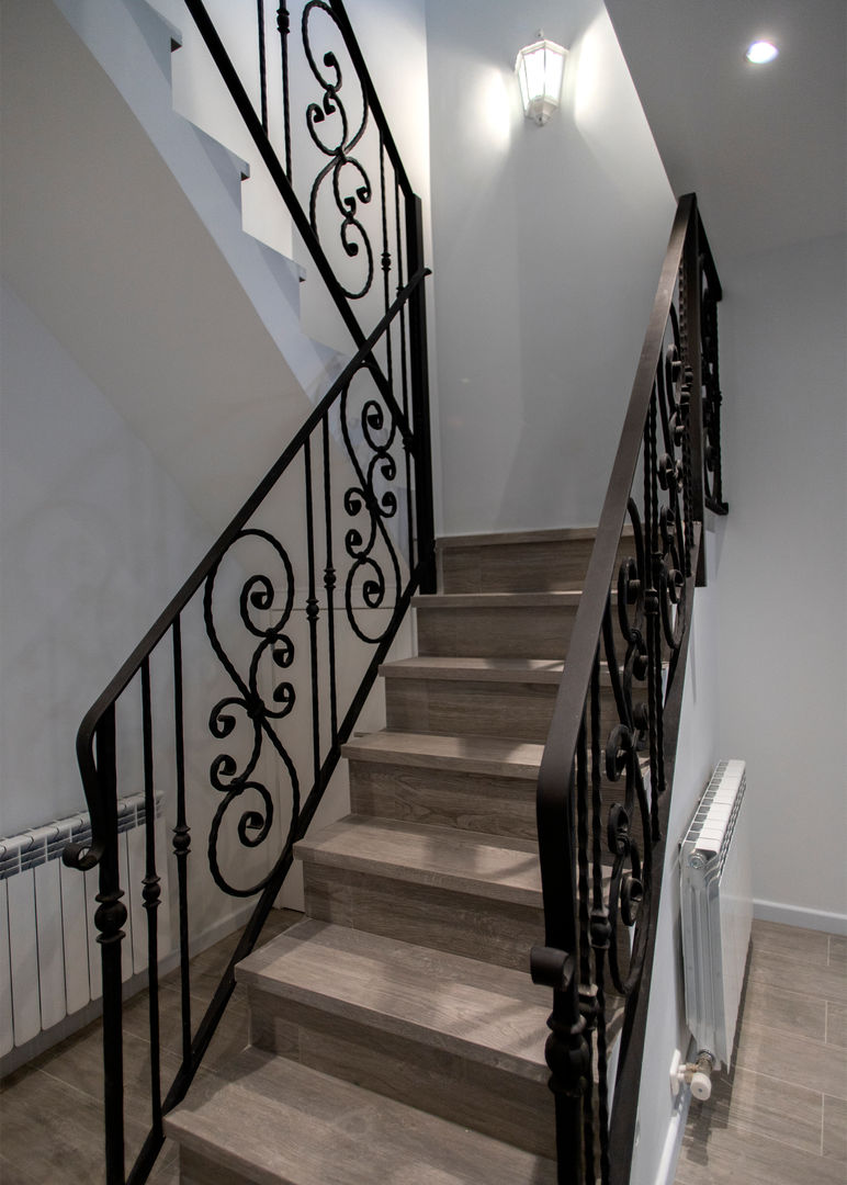 Reforma integral en Sabadell, Grupo Inventia Grupo Inventia Stairs Wood Wood effect