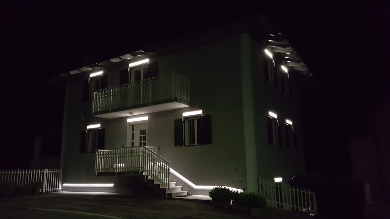 Segnapasso lineare led integrato nel cappotto termico - EL2101 Eleni Lighting, Eleni Lighting Eleni Lighting Villas