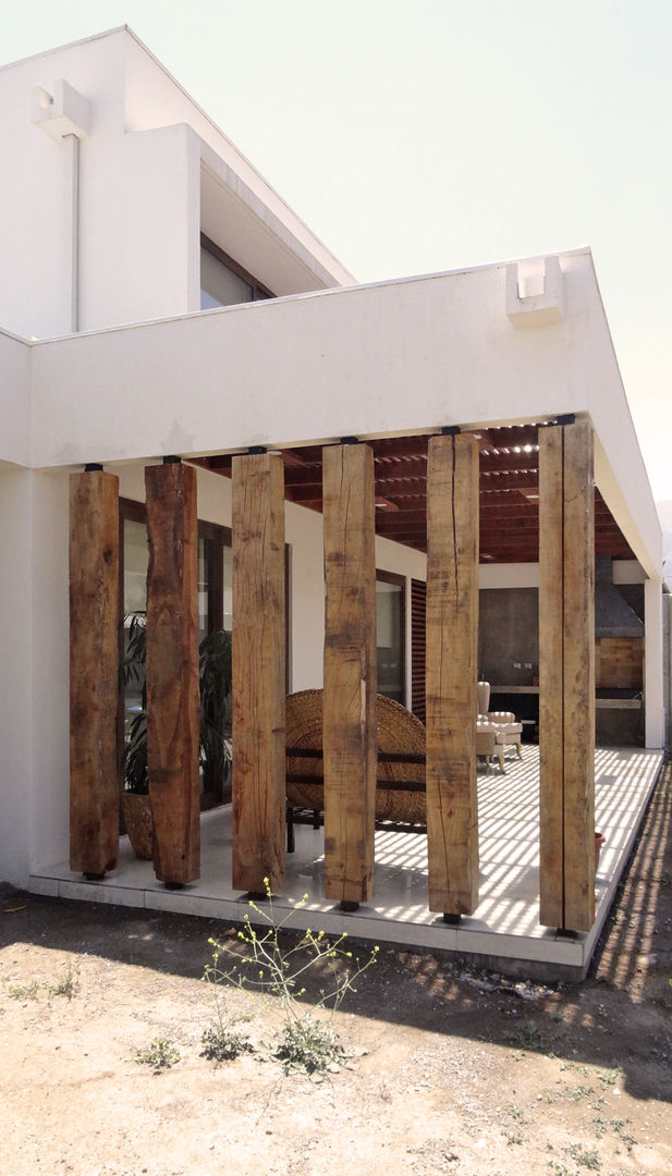 Quincho San Anselmo, 30m2, Chicureo, m2 estudio arquitectos - Santiago m2 estudio arquitectos - Santiago Balcones y terrazas rústicos