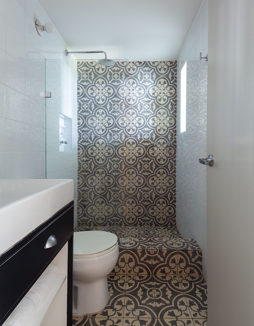 baños Daniel Cota Arquitectura | Despacho de arquitectos | Cancún Baños minimalistas Azulejos