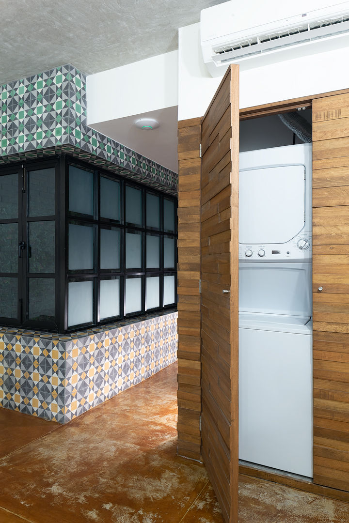 closet de lavado Daniel Cota Arquitectura | Despacho de arquitectos | Cancún Vestidores de estilo minimalista Madera Acabado en madera