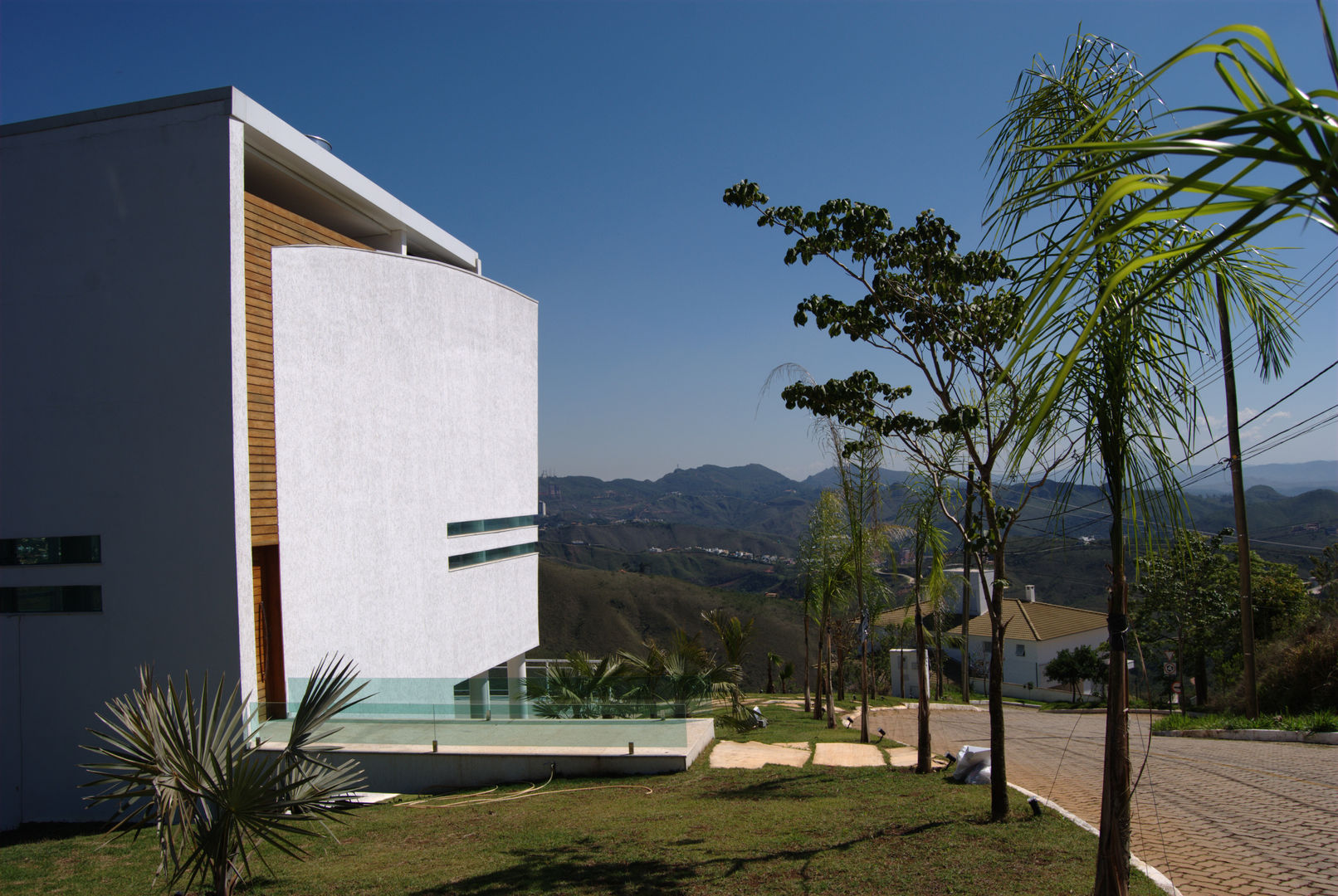 Casa Condomínio Vila Alpina - Nova Lima, Marcelo Sena Arquitetura Marcelo Sena Arquitetura Rumah teras