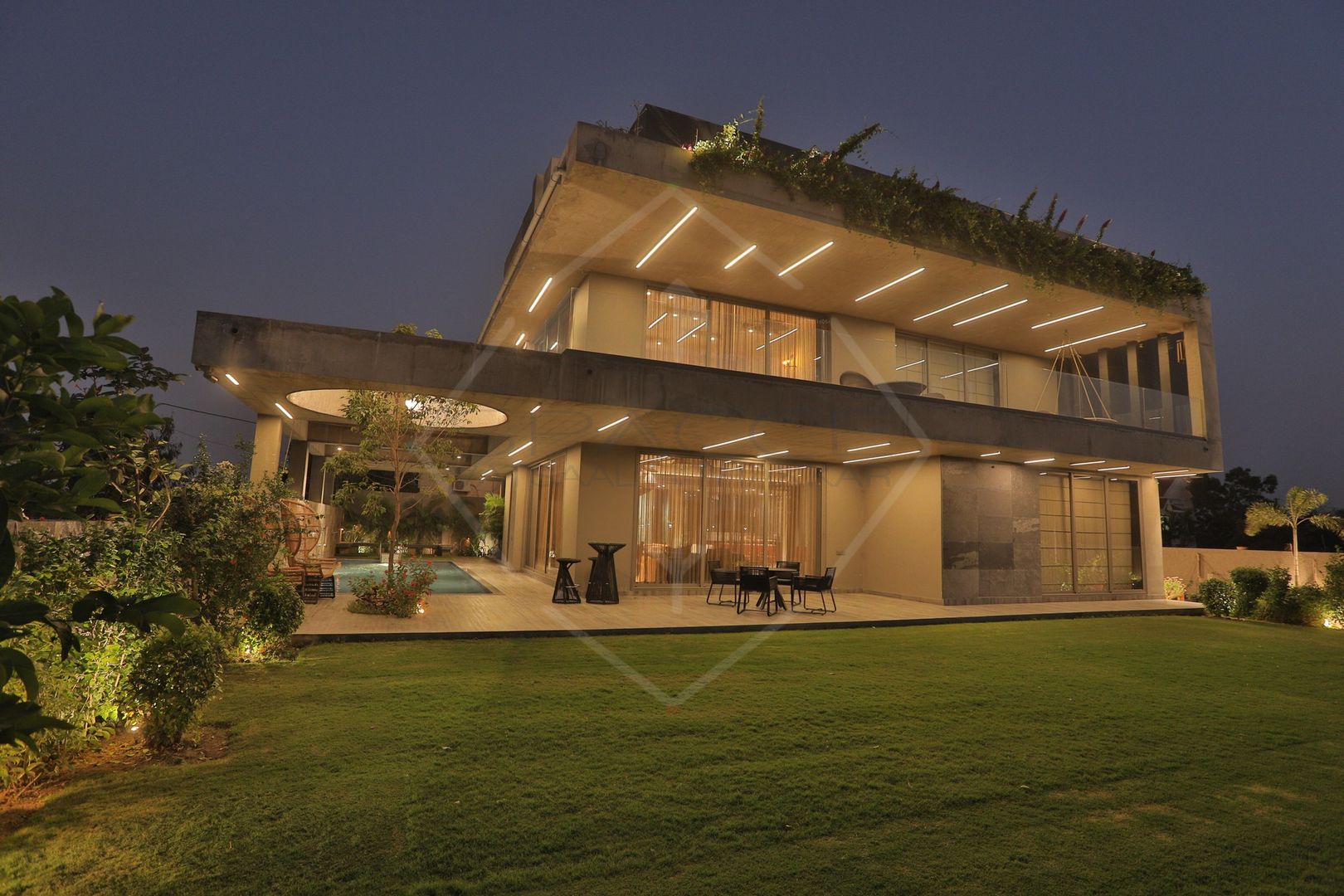 "WRAPED" ARCHITECTURE -, SPACCE INTERIORS SPACCE INTERIORS Bungalows