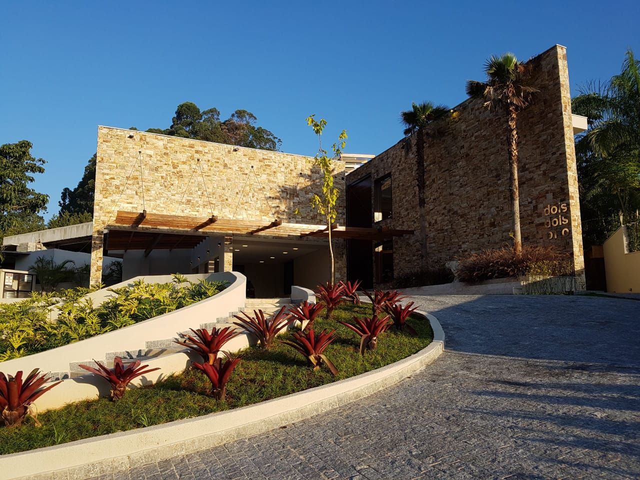 Residencia em Tamboré - SP, Atelier C2H.a Atelier C2H.a Casas unifamilares Piedra