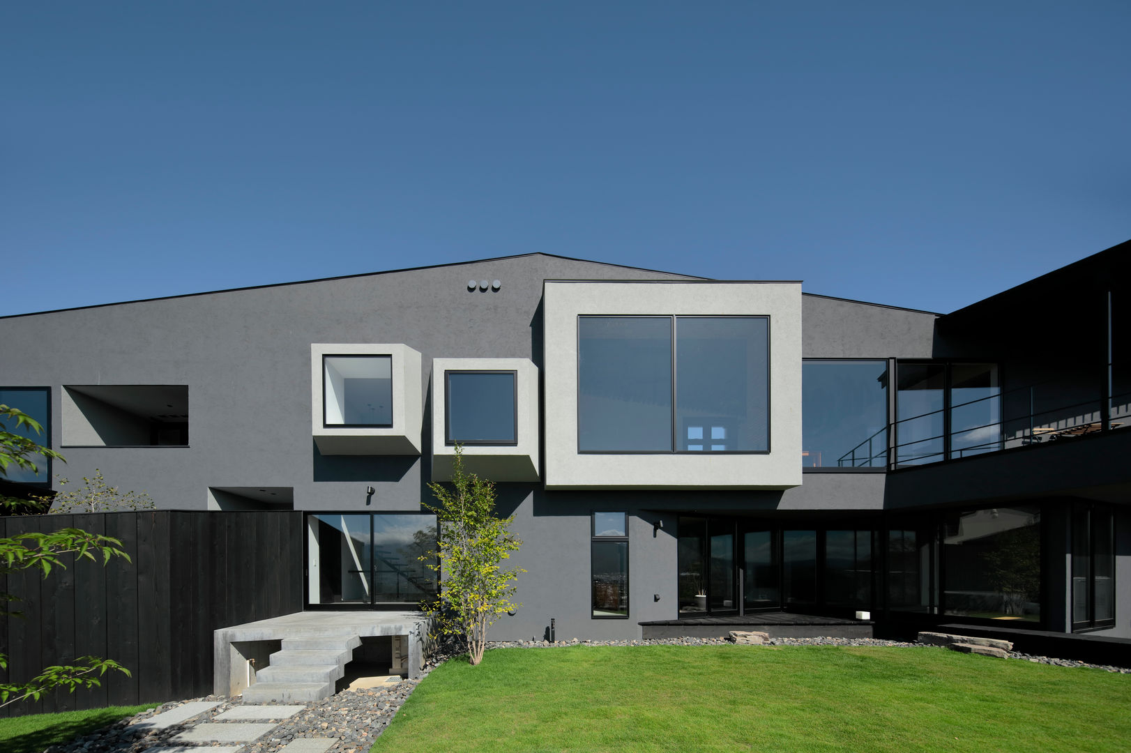 homify Moderne huizen Steen