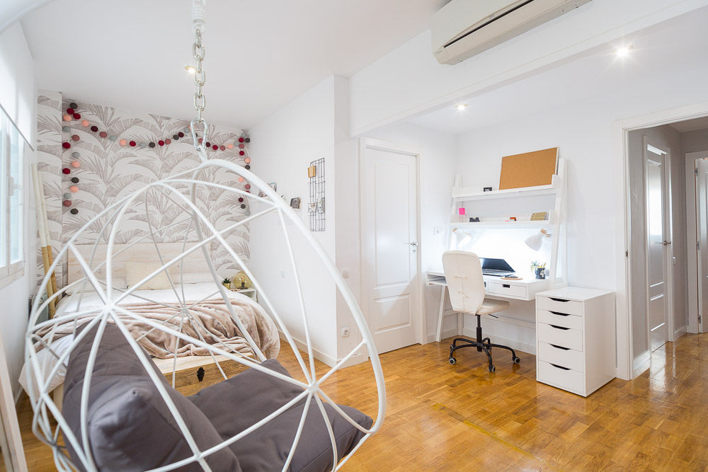 Proyecto de reforma e interiorismo en una vivienda en Barcelona por Estudi Aura, Estudi Aura, decoradores y diseñadores de interiores en Barcelona Estudi Aura, decoradores y diseñadores de interiores en Barcelona ห้องนอน