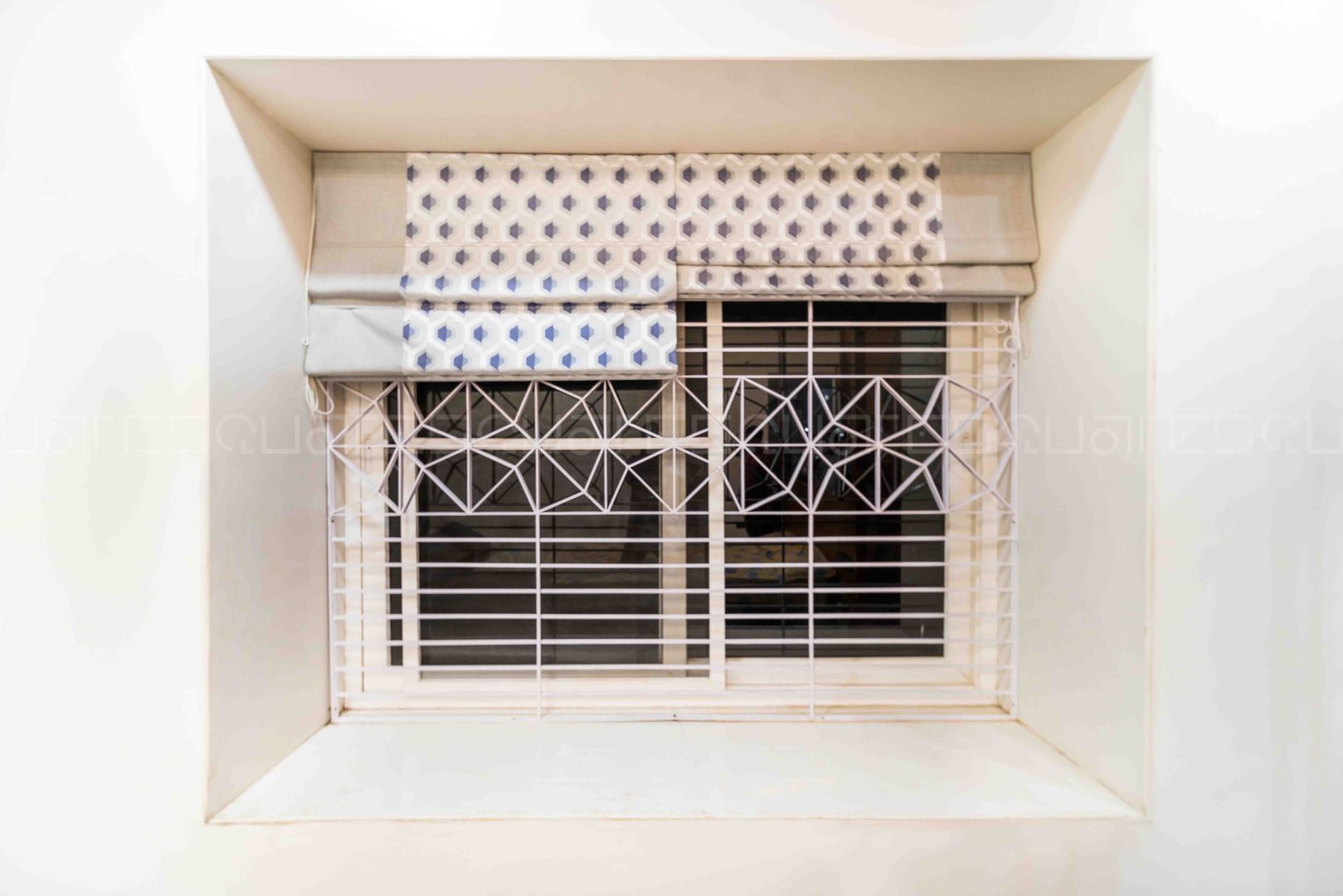 Origami house, Squares design studio Squares design studio Puertas y ventanas modernas