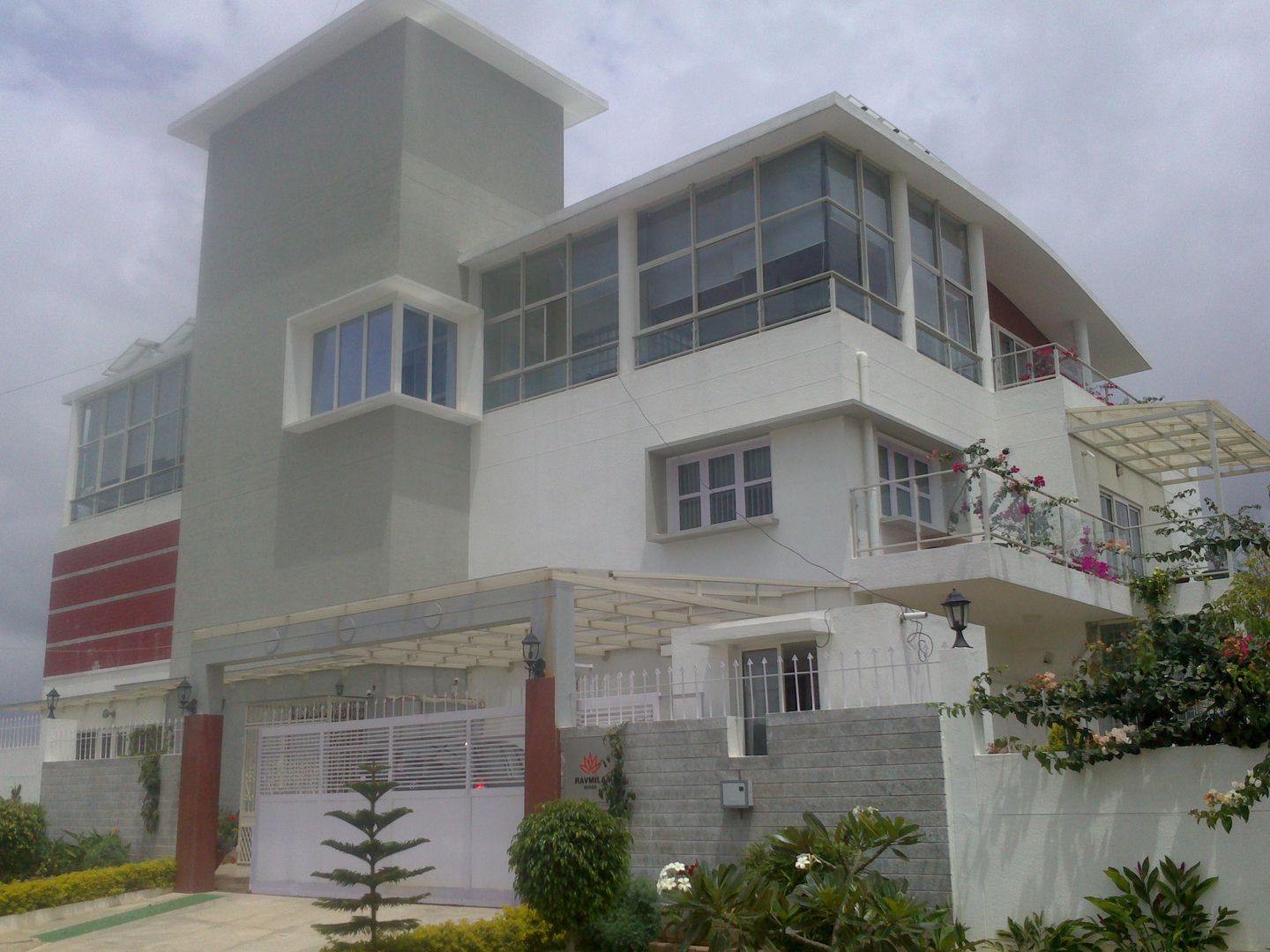 Dr. Ravindranath Residence, Geometrixs Architects & Engineers Geometrixs Architects & Engineers Salones de estilo moderno